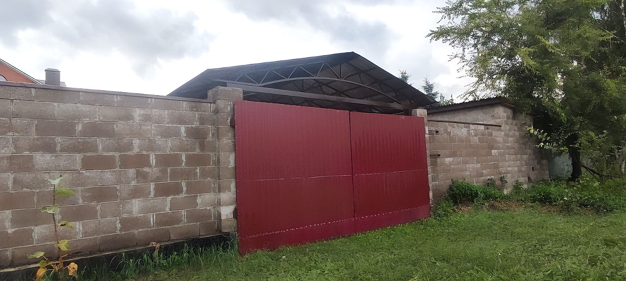 Навес для двора загородного дома