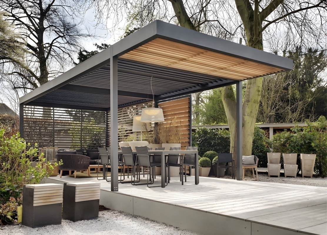 Закрытый автонавес с односкатной крышей из поликарбоната